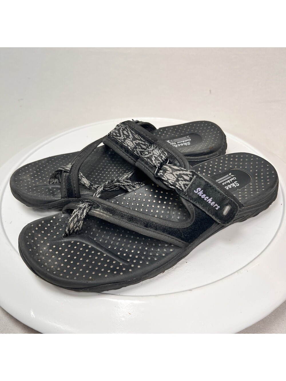 Skechers Women’s Outdoor Lifestyle Sandals Sz 8 Black White Flip Flops